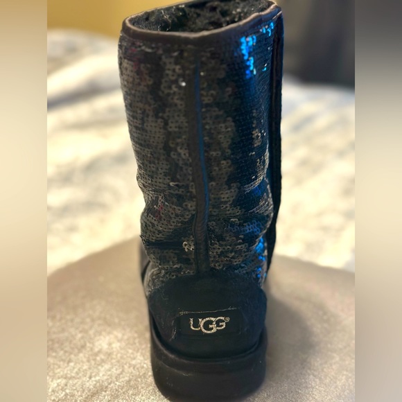 Ugg Sparkly Boots Size 9 Rich black color - Picture 1 of 3